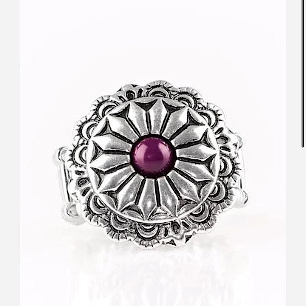 Daringly daisy purple ring